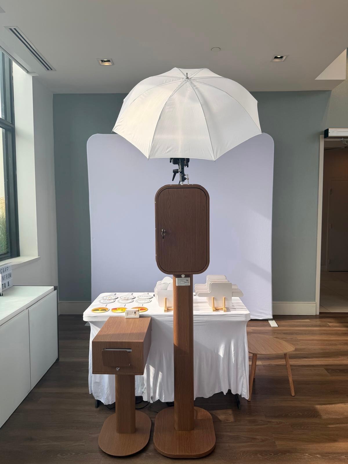 Luxury mirror photo booth